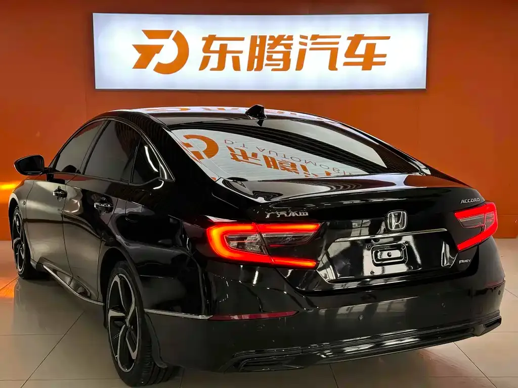 Honda Accord — фото 7