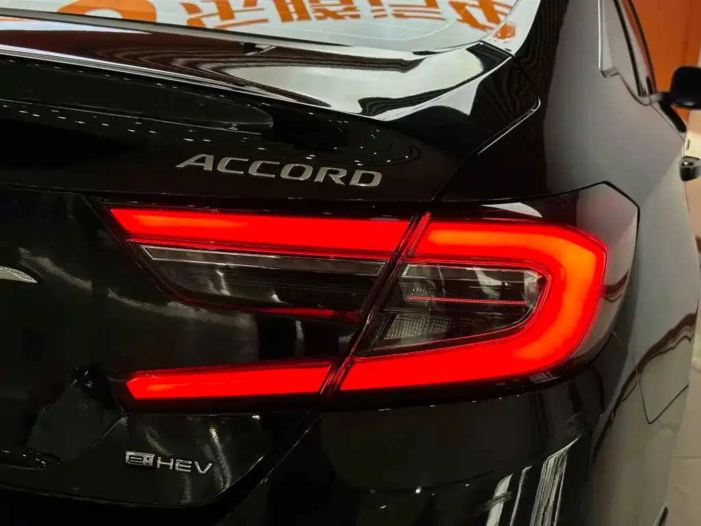 Honda Accord — фото 10