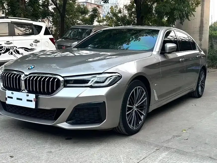 BMW 5 Series — фото 1