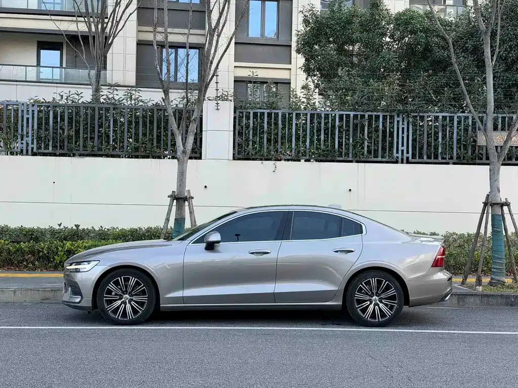 Volvo S60 — фото 2