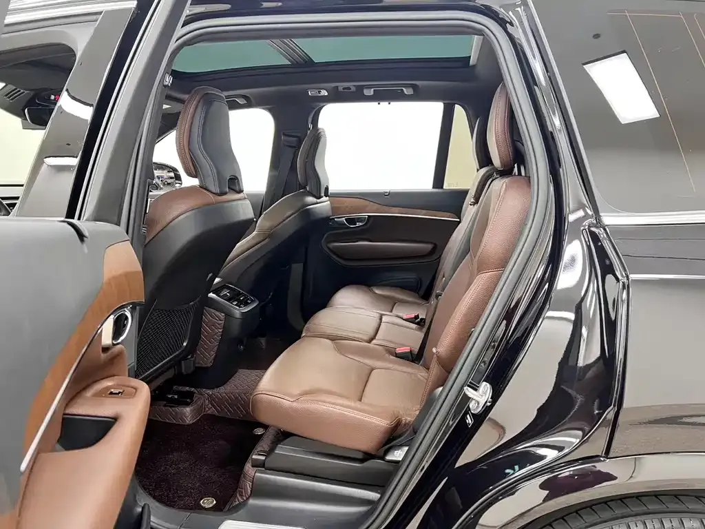 Volvo XC90 — фото 10