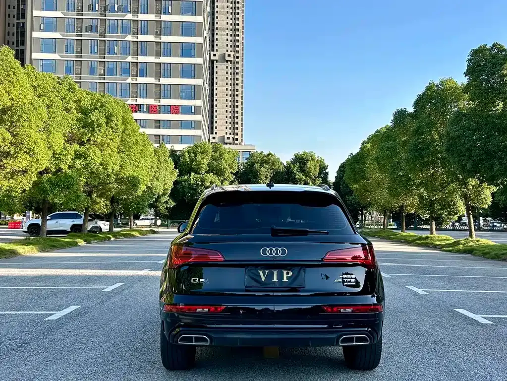 Audi Q5L — фото 5