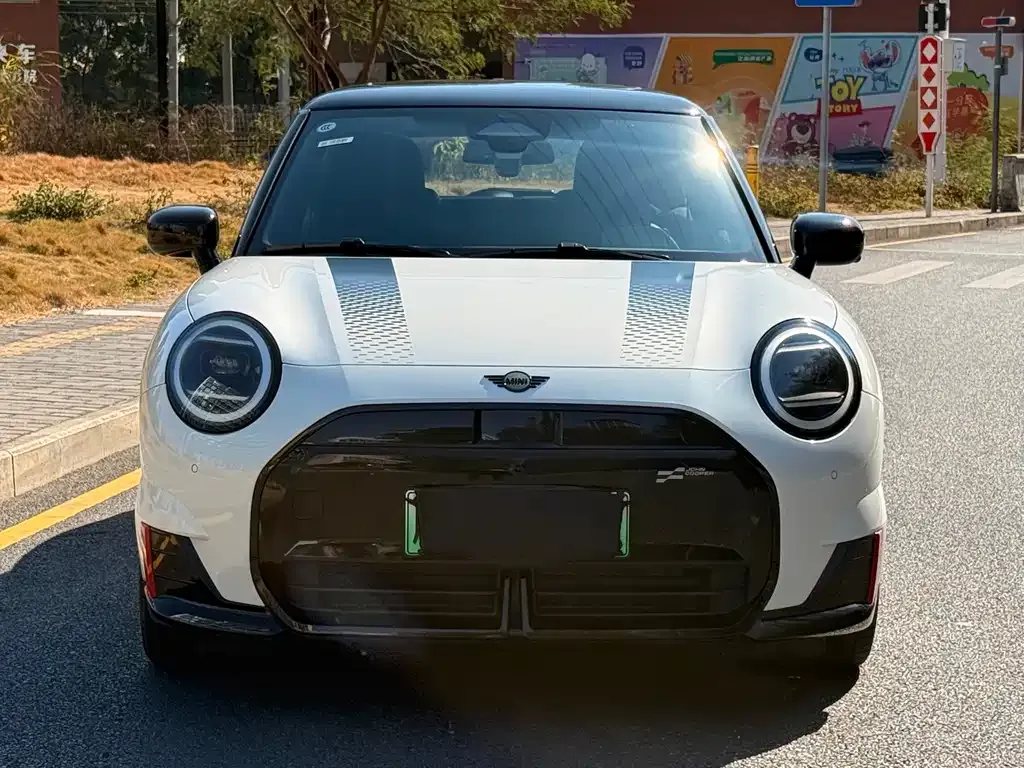 MINI JCW Electric — фото 10