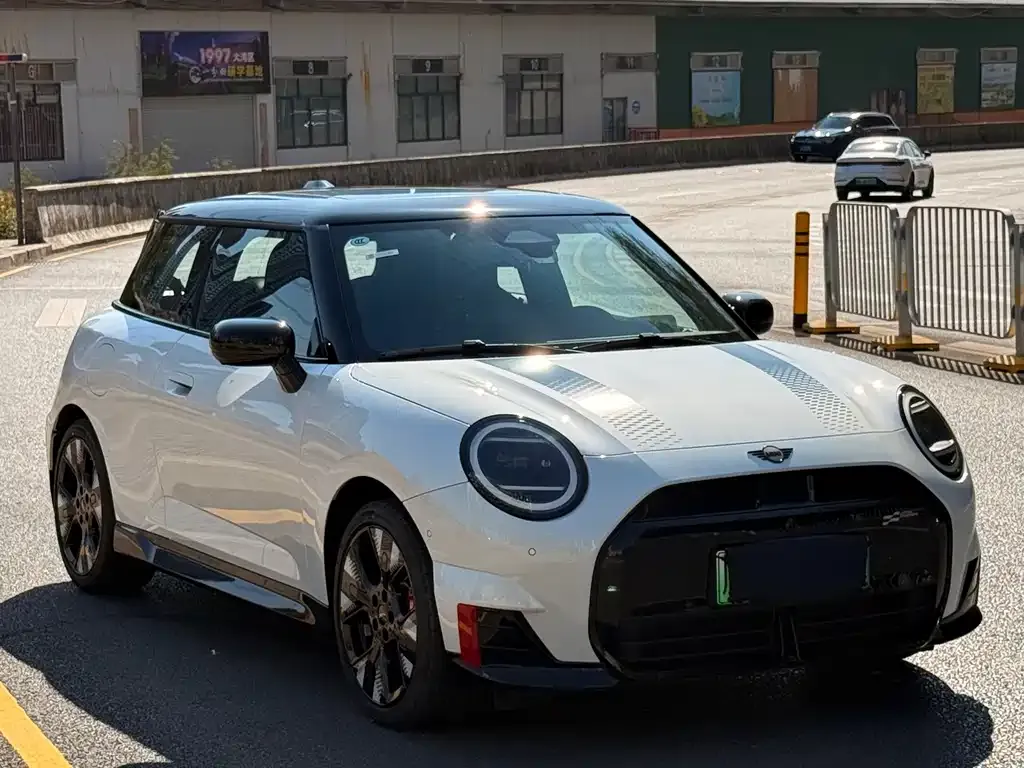 MINI JCW Electric — фото 4