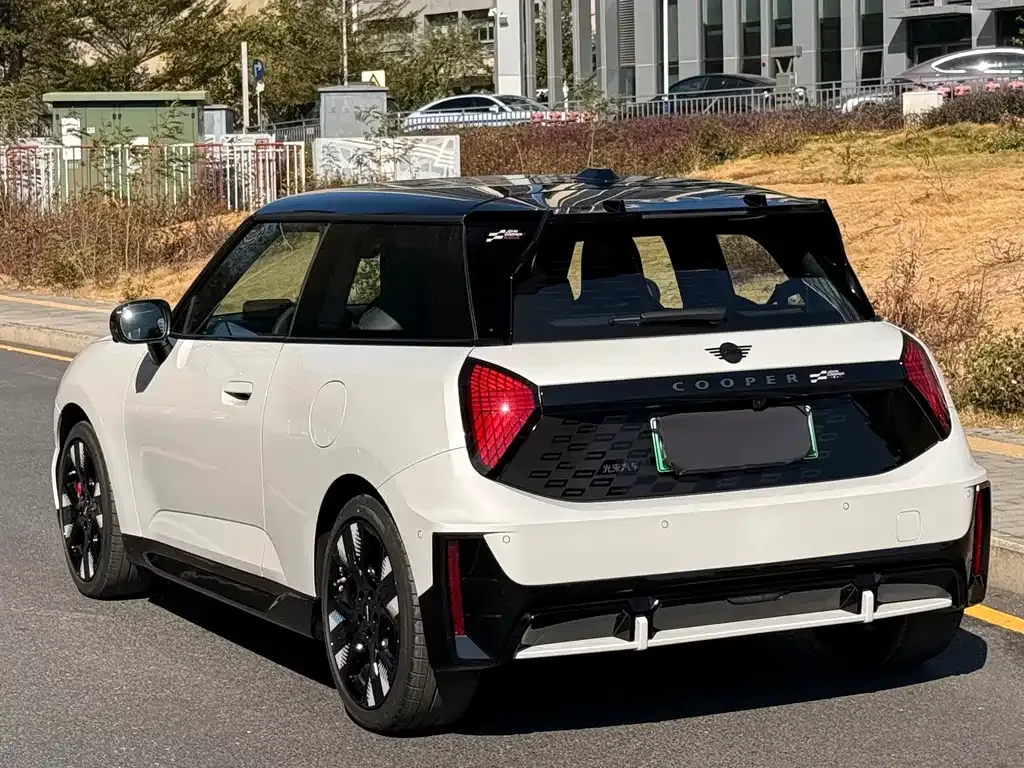MINI JCW Electric — фото 9