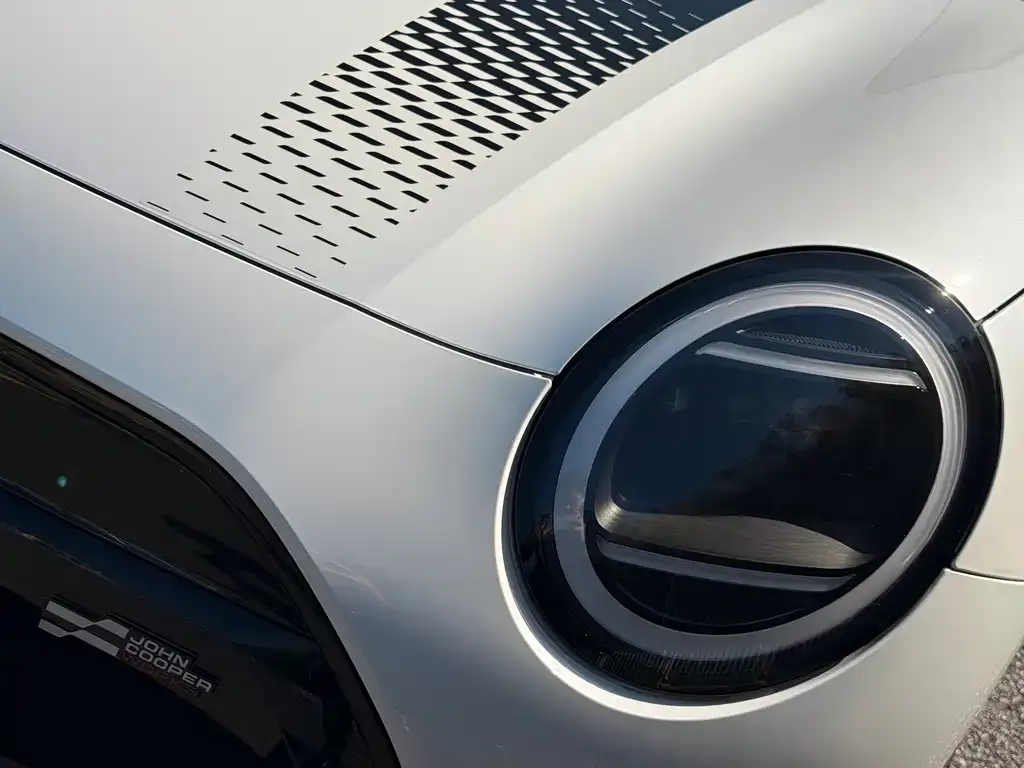MINI JCW Electric — фото 2