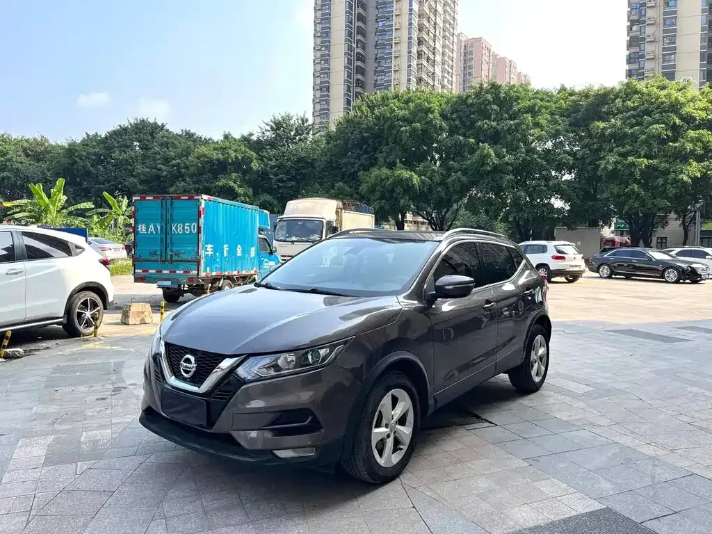 Nissan Qashqai — фото 1