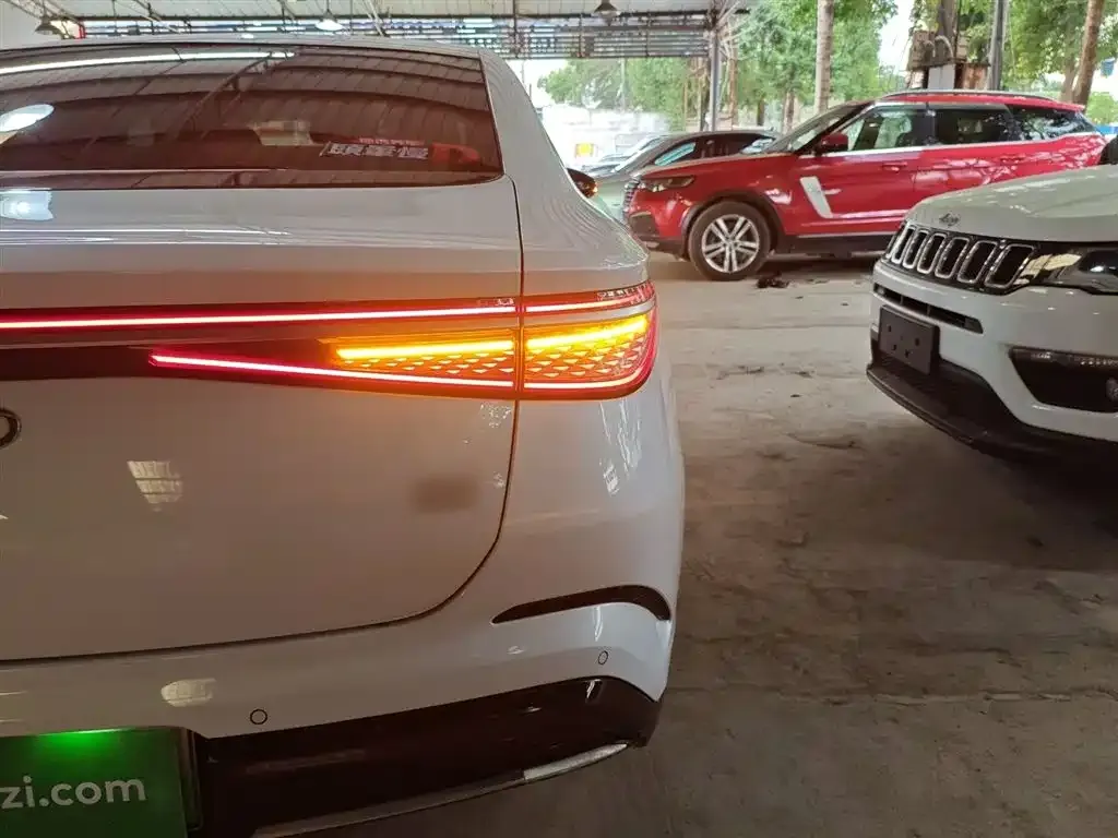 BYD Seal — фото 10