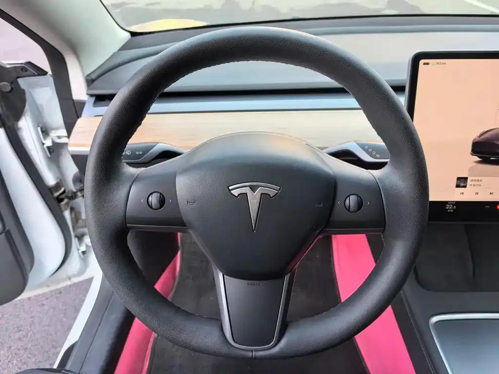 Tesla Model 3 — фото 5