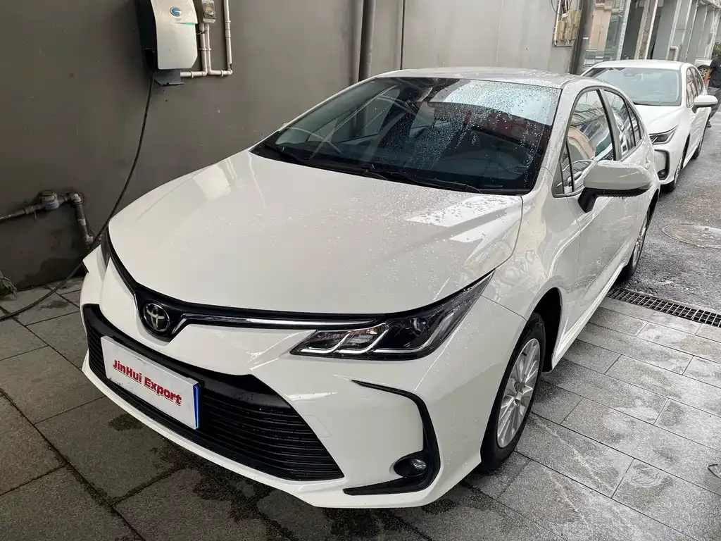 Toyota Corolla — фото 1