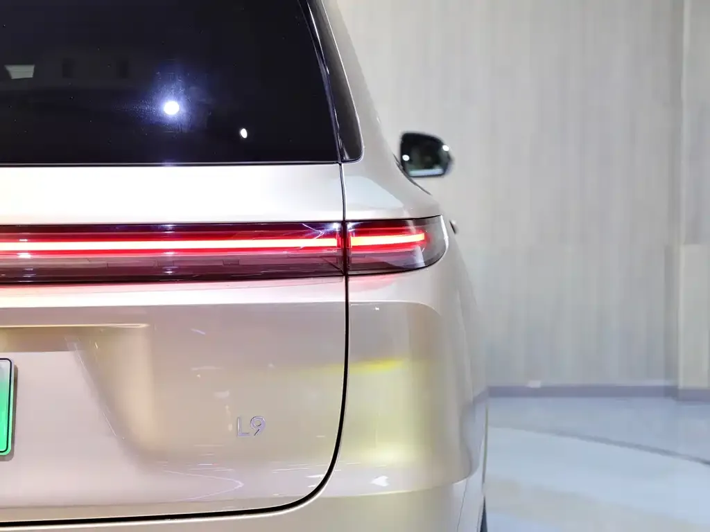 Li Auto L9 — фото 4