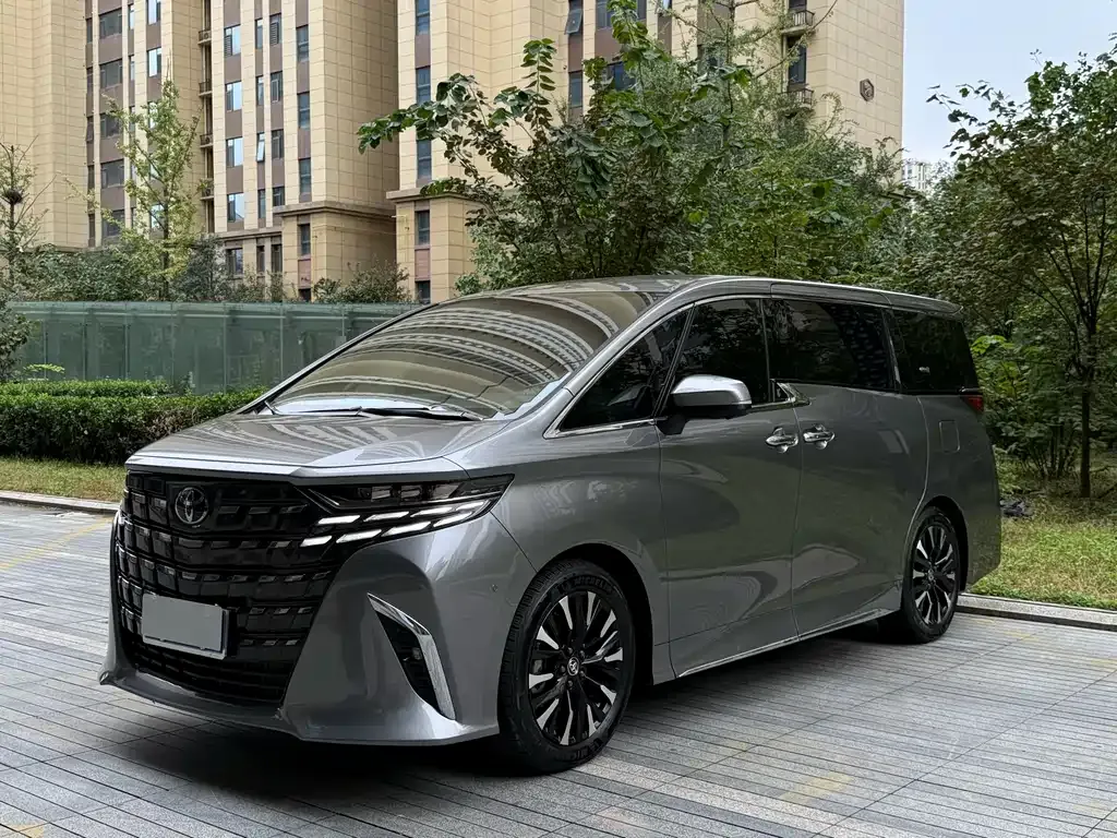 Toyota Alphard — фото 10