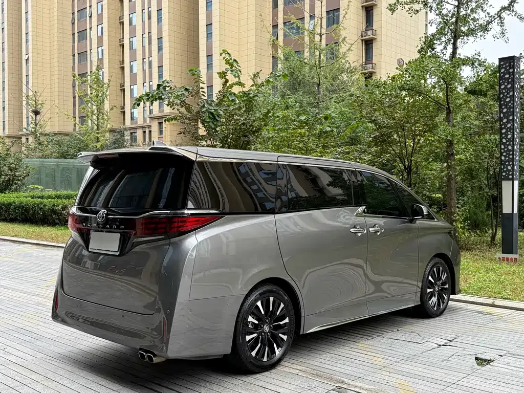 Toyota Alphard — фото 9