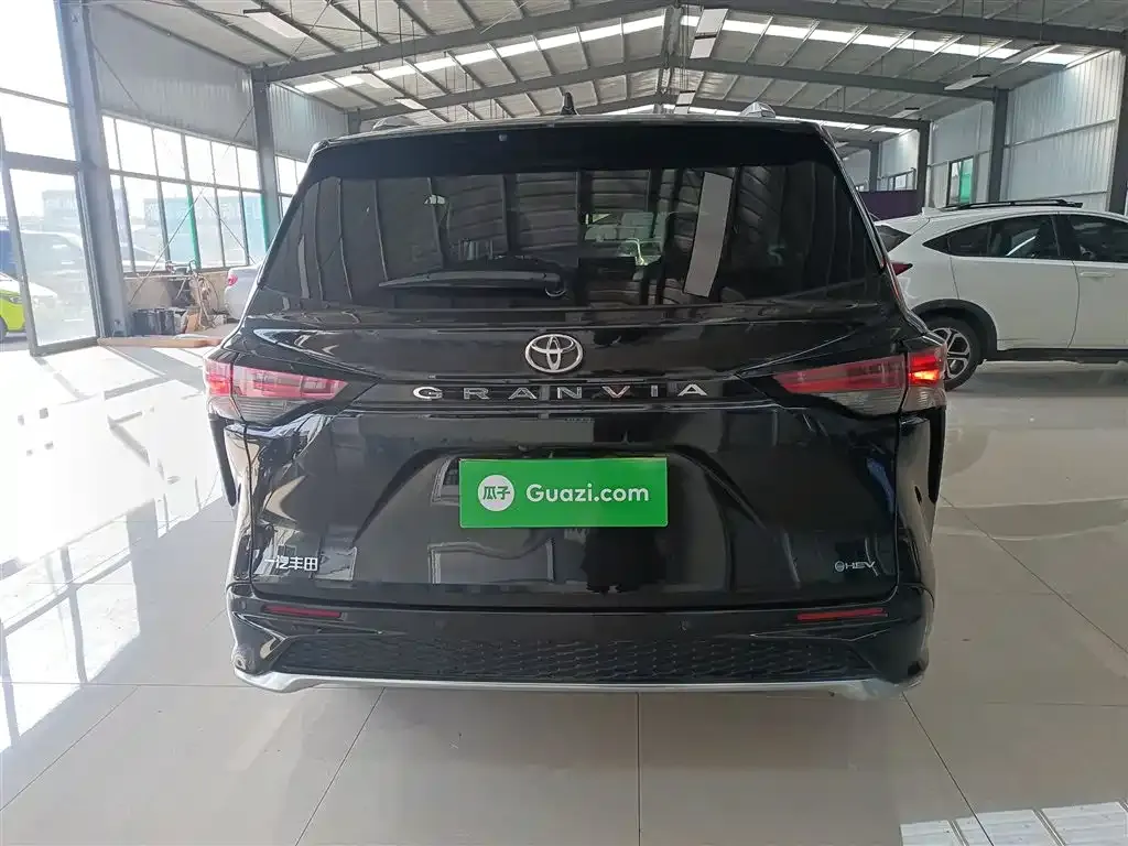Toyota Granvia — фото 8
