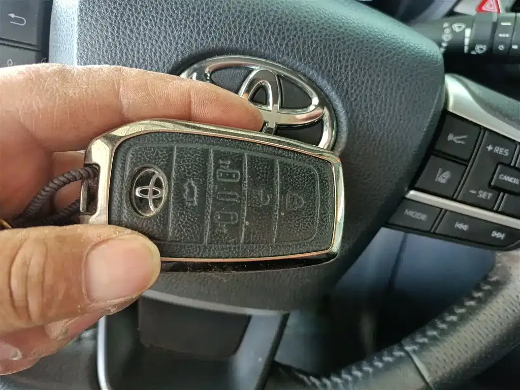 Toyota Granvia — фото 10