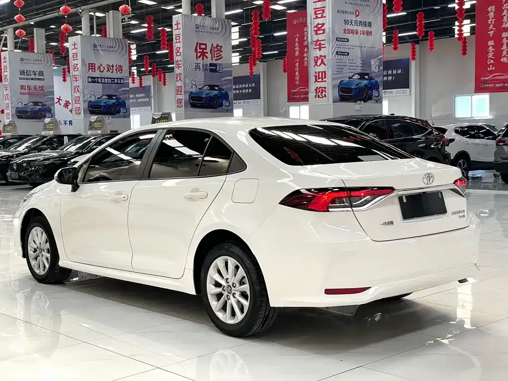 Toyota Corolla — фото 3