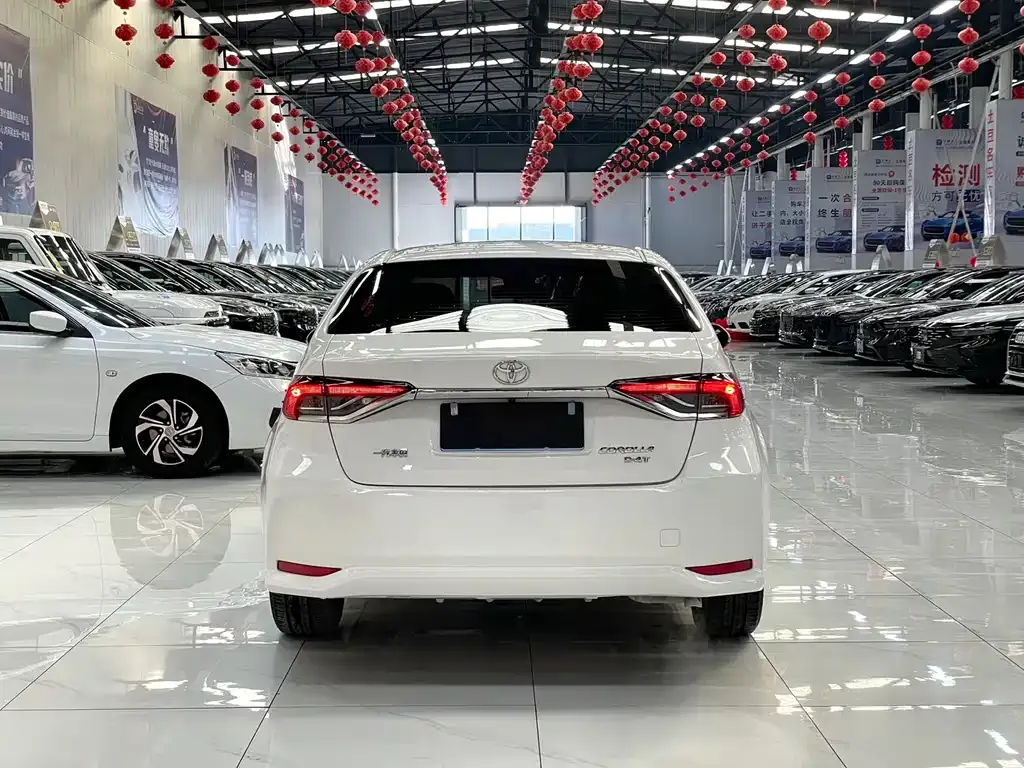 Toyota Corolla — фото 4