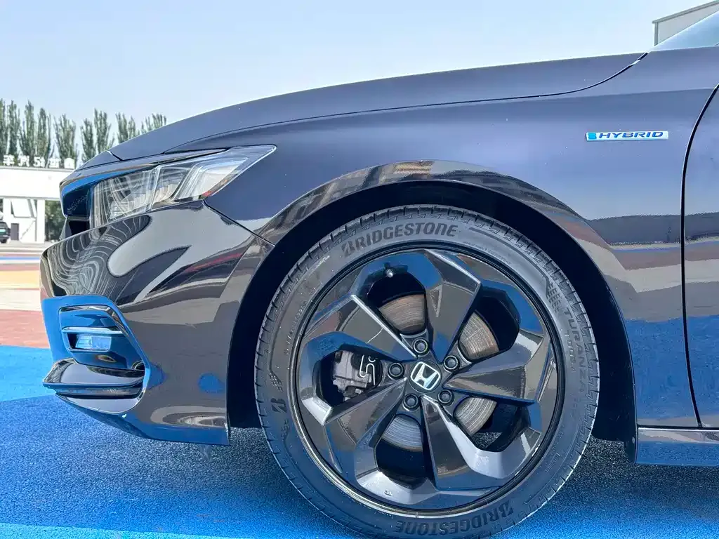 Honda Accord — фото 8