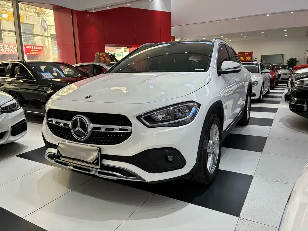 Mercedes-Benz GLA — фото 1