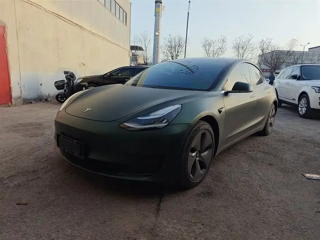 Tesla Model 3 — фото 1