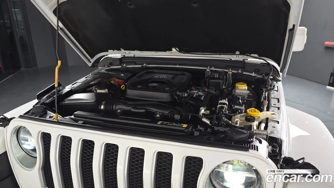 Jeep Wrangler — фото 10