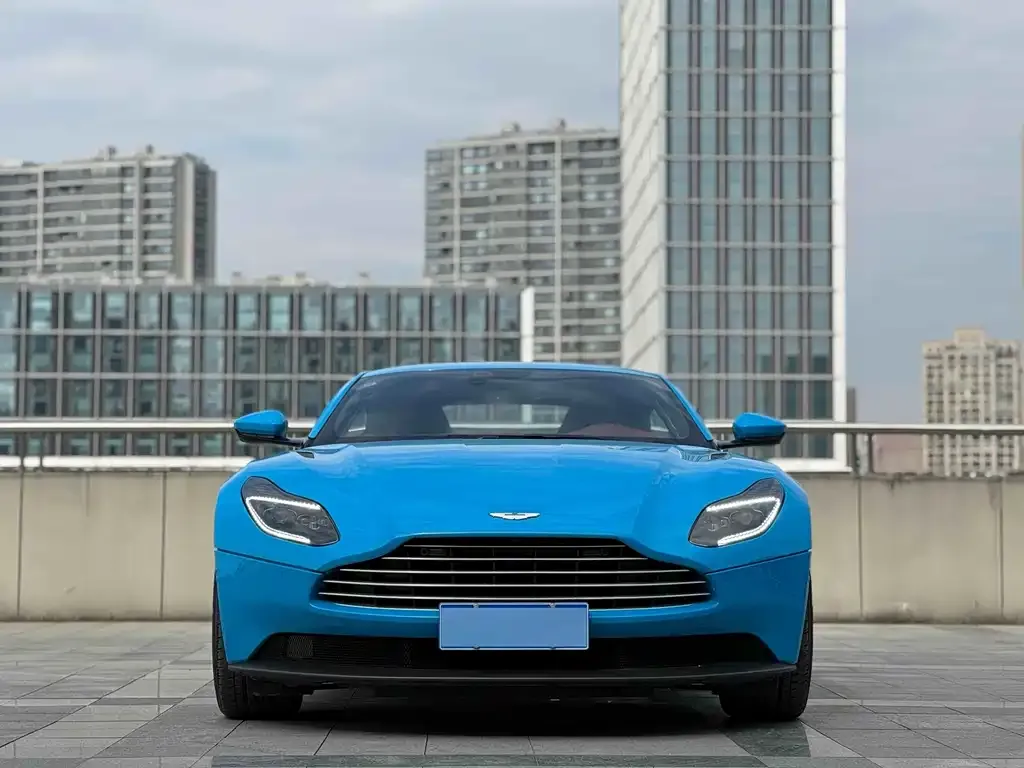 Aston Martin DB11 — фото 2