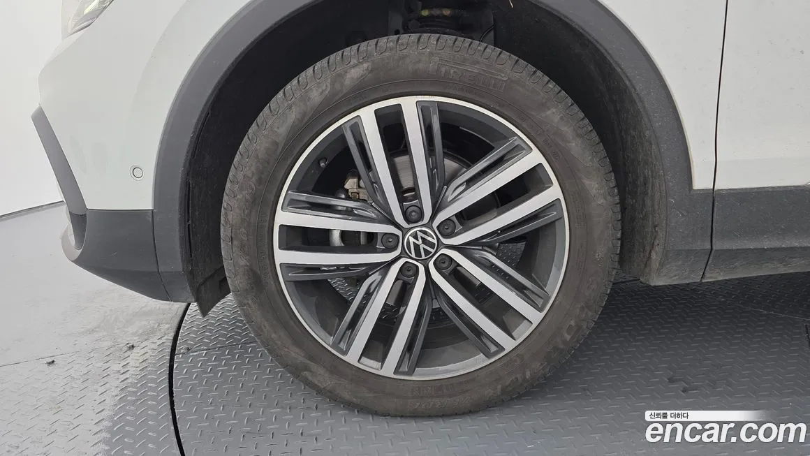 Volkswagen Tiguan — фото 5
