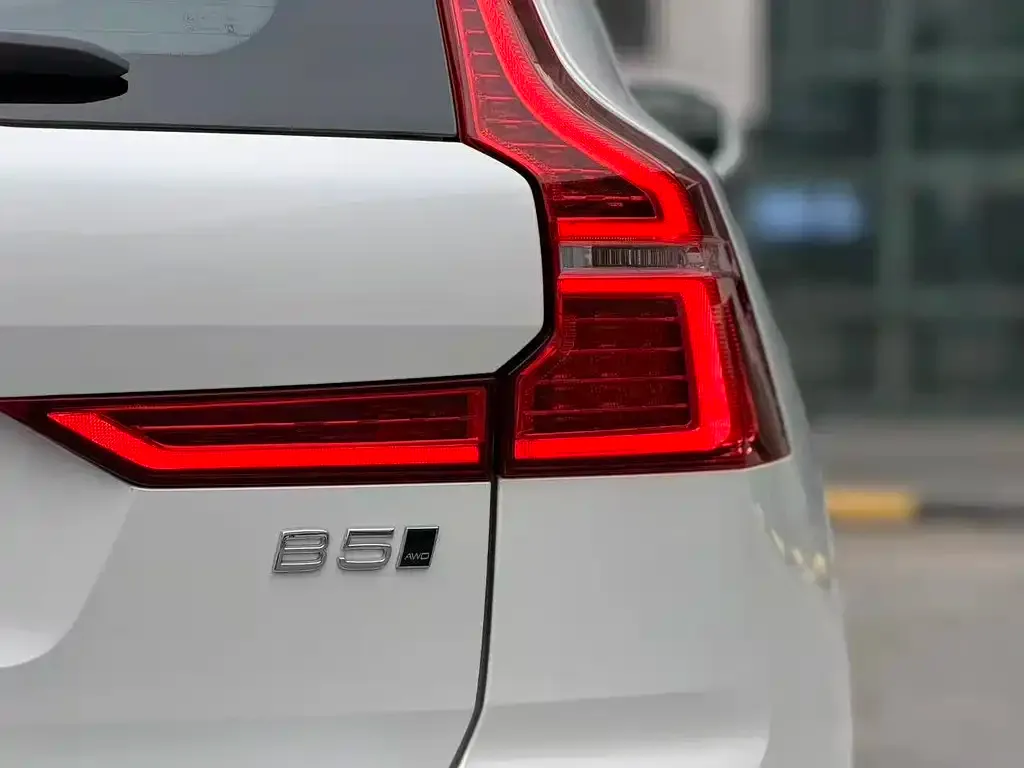 Volvo XC60 — фото 2