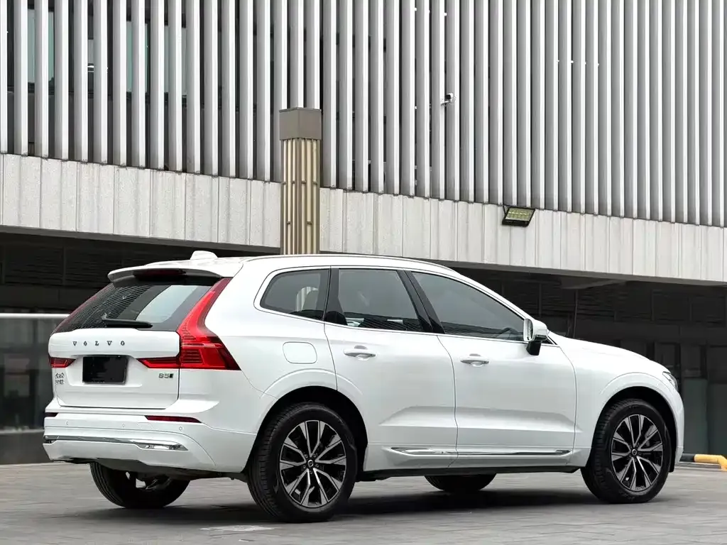 Volvo XC60 — фото 8