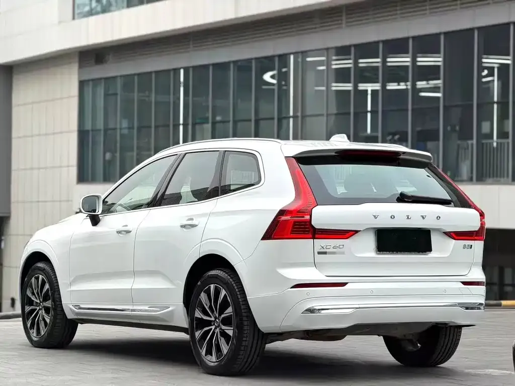 Volvo XC60 — фото 7