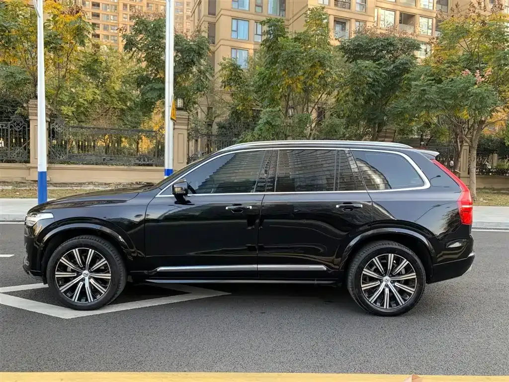 Volvo XC90 — фото 8