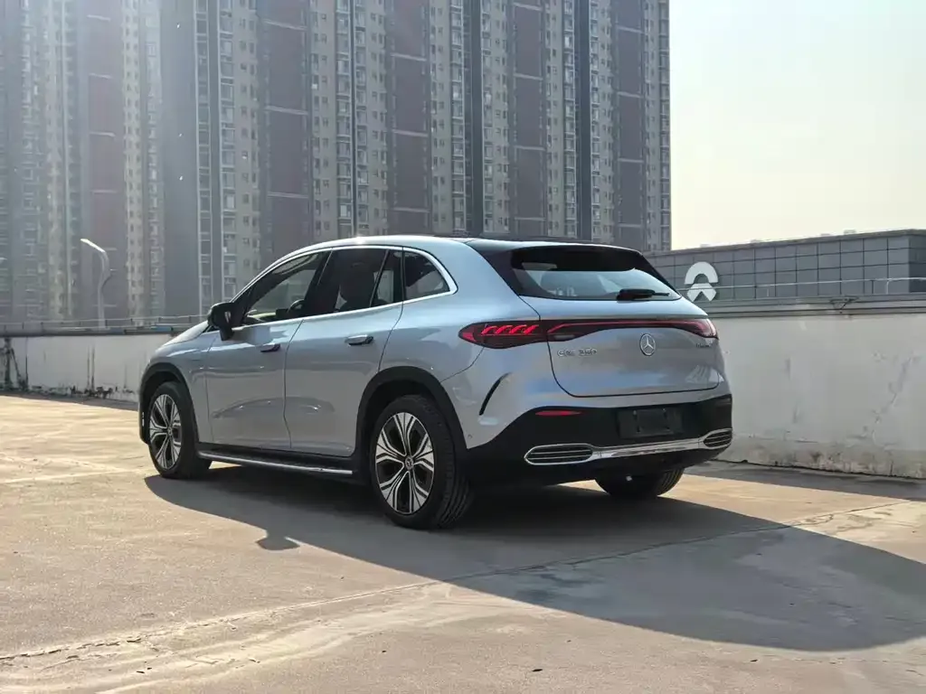 Mercedes-Benz EQE SUV — фото 4