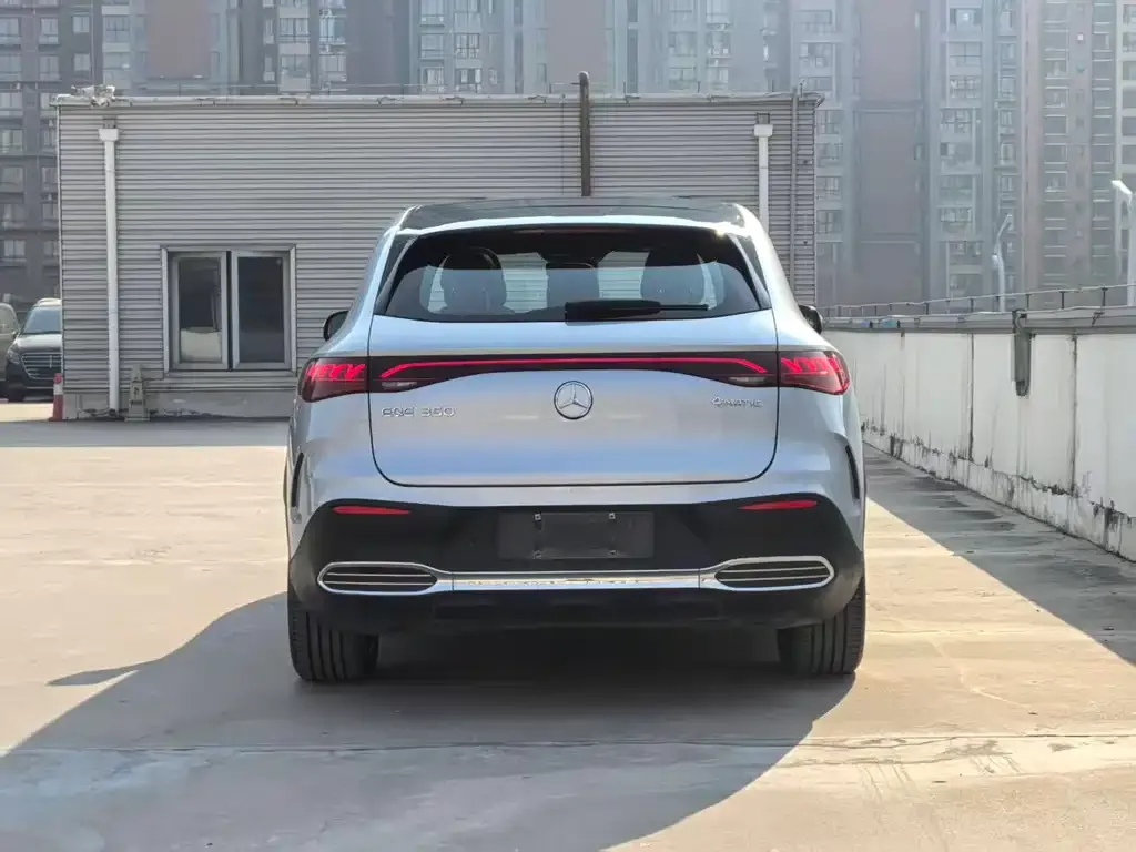 Mercedes-Benz EQE SUV — фото 7
