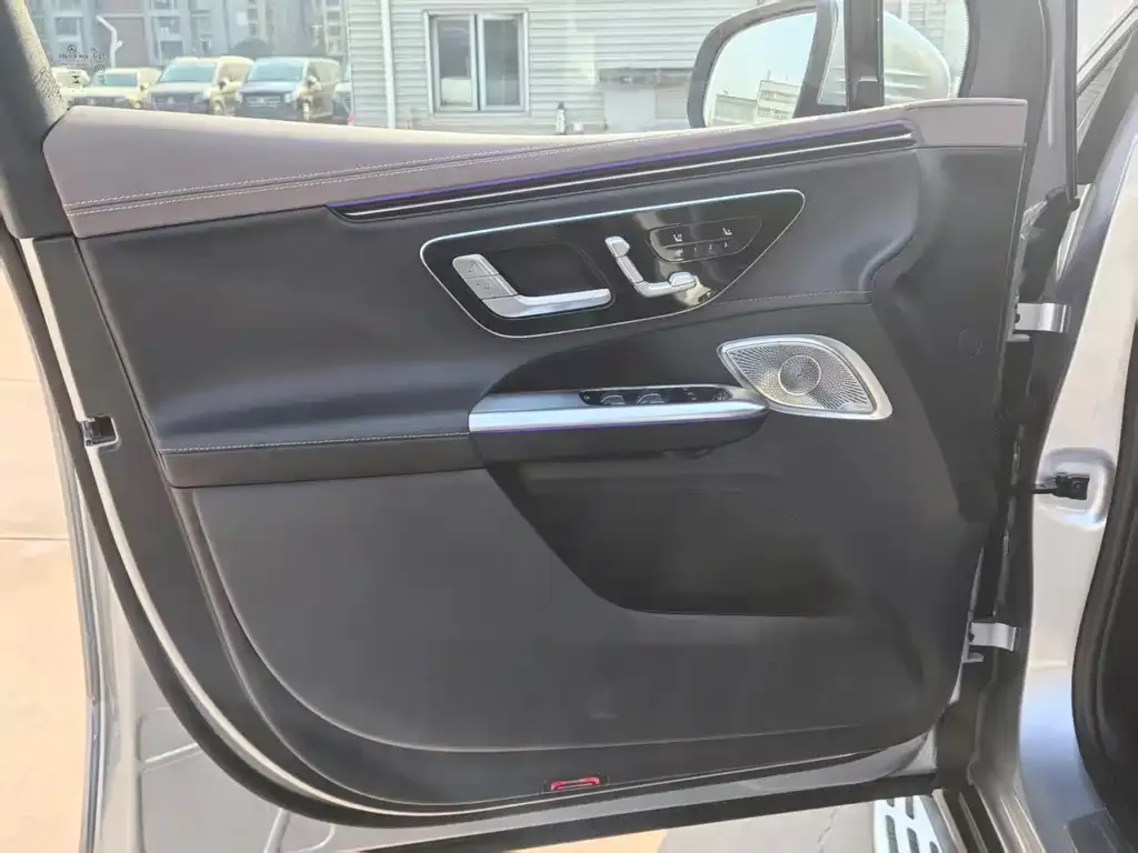 Mercedes-Benz EQE SUV — фото 3