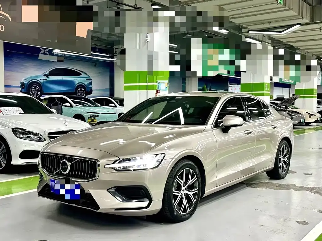 Volvo S60 — фото 1
