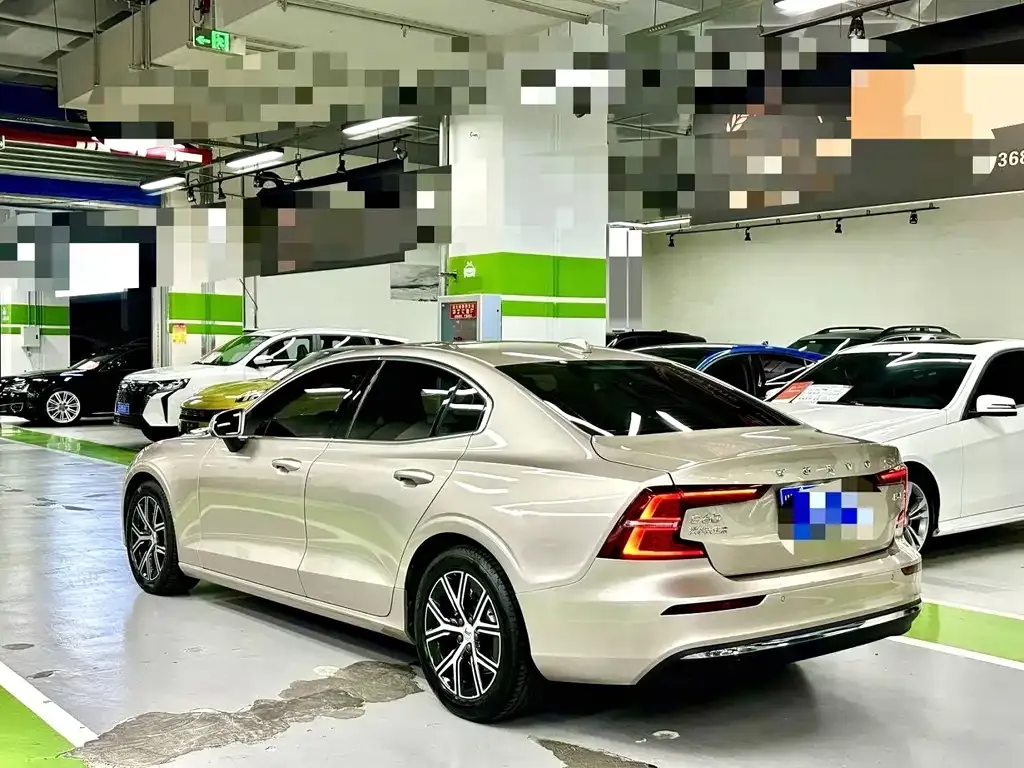 Volvo S60 — фото 7