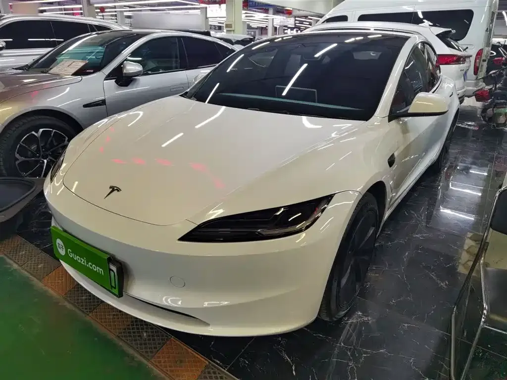 Tesla Model 3 — фото 1