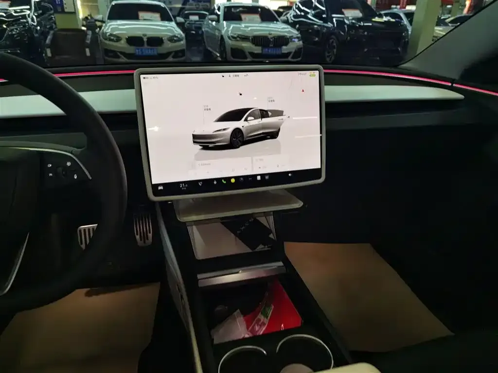 Tesla Model 3 — фото 3