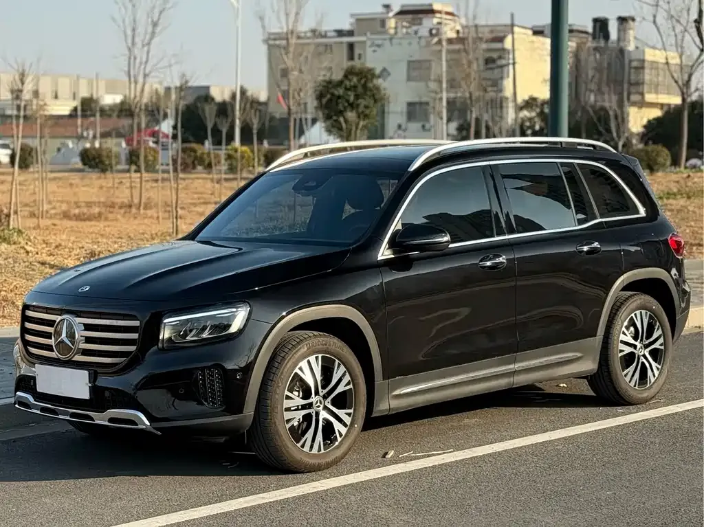 Mercedes-Benz GLB — фото 1