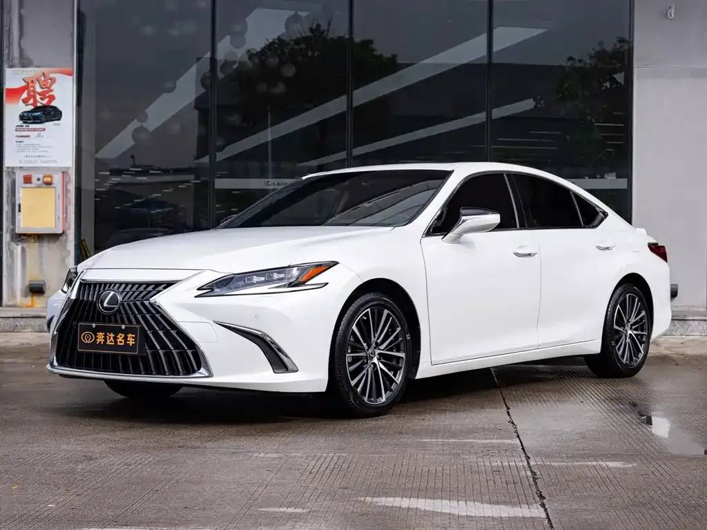 Lexus ES — фото 1