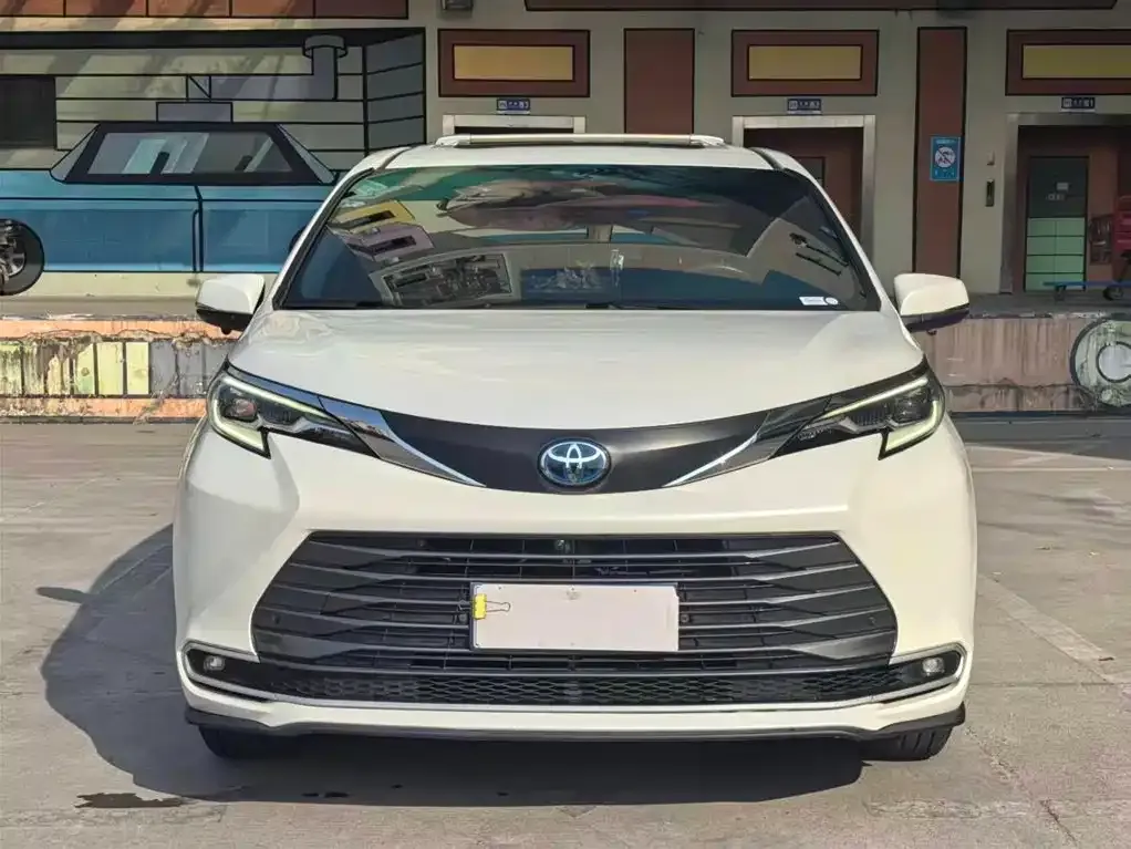 Toyota Sienna — фото 9