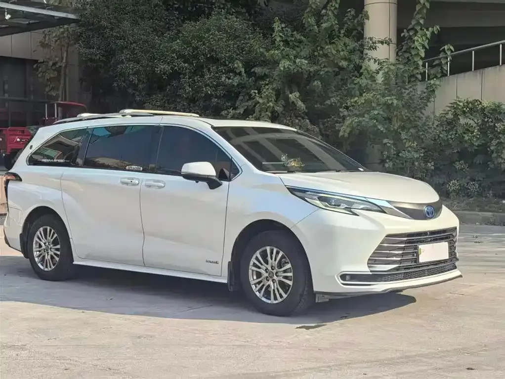 Toyota Sienna — фото 10