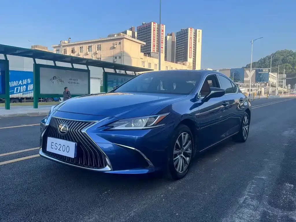 Lexus ES — фото 1