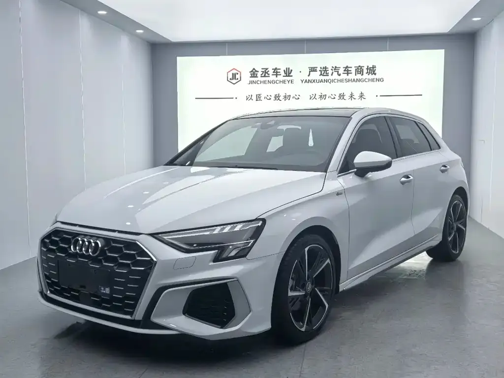 Audi A3 — фото 1