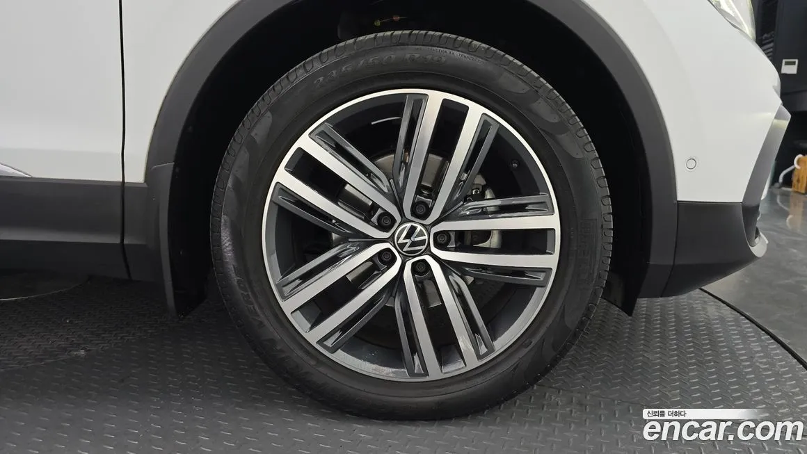 Volkswagen Tiguan — фото 10