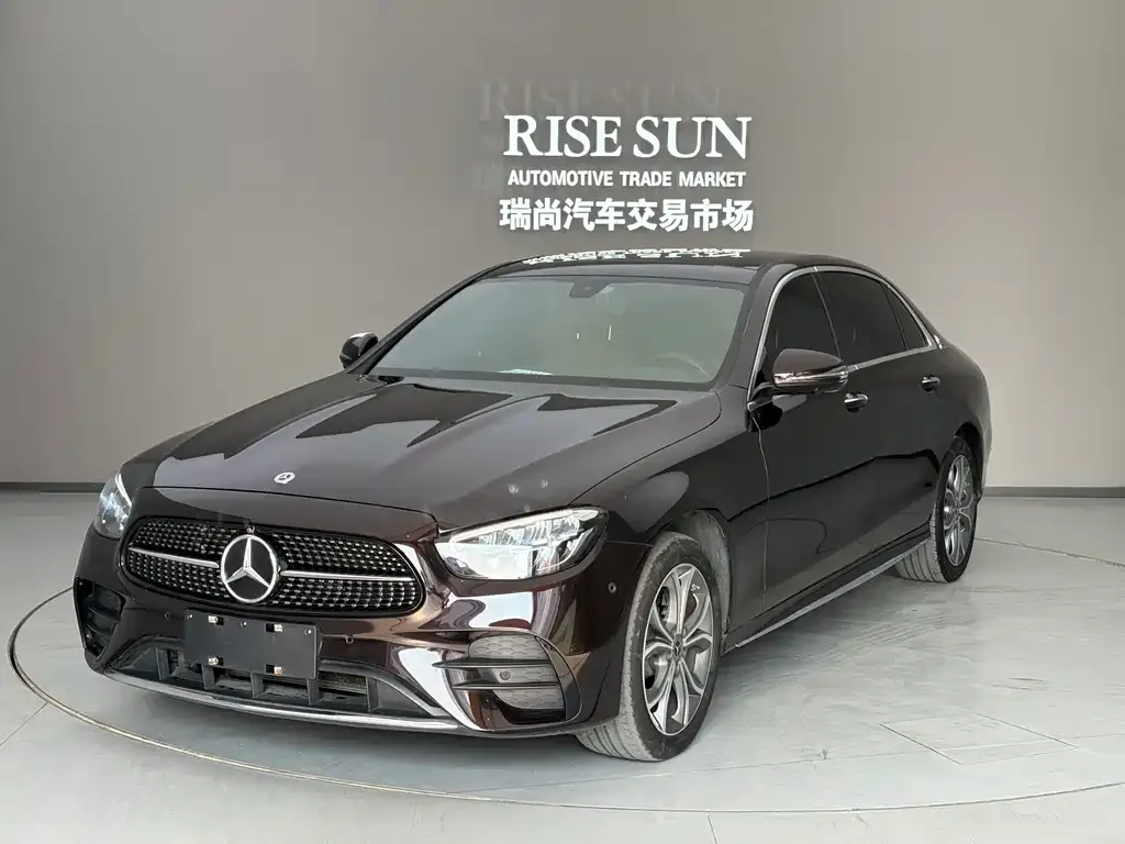 Mercedes-Benz E-Class — фото 1