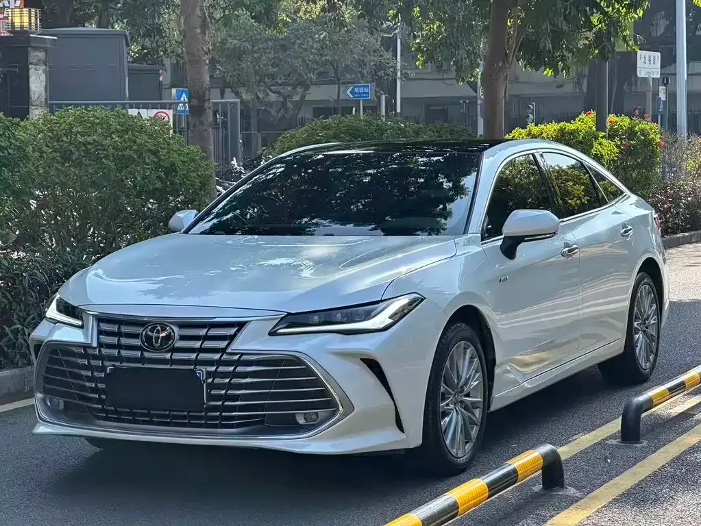 Toyota Avalon — фото 1