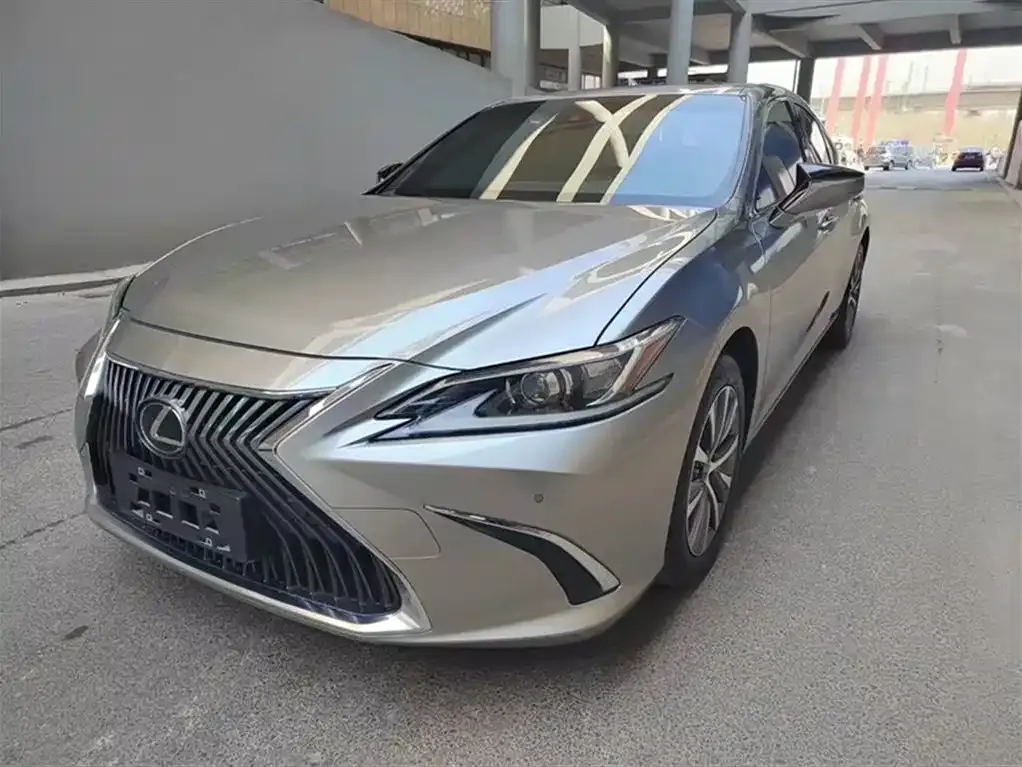 Lexus ES — фото 1
