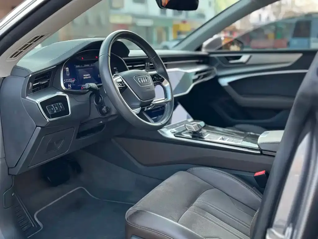 Audi A7L — фото 2