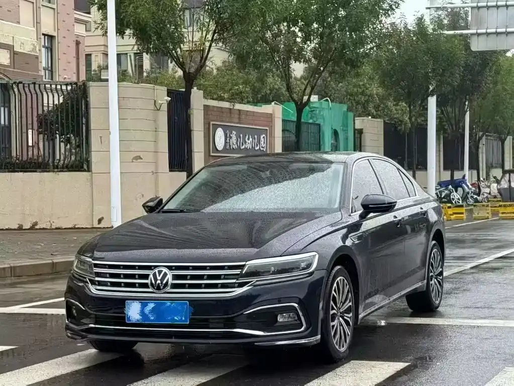 Volkswagen Phideon — фото 1